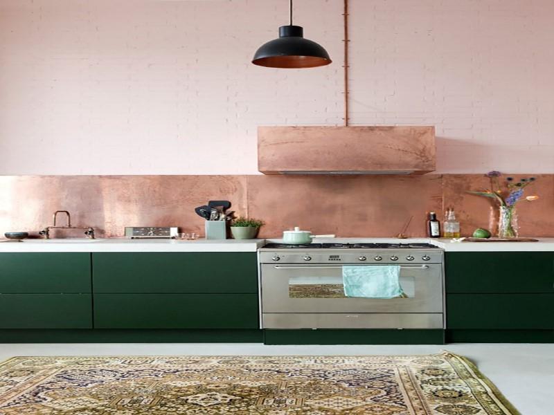 Décor do dia: tijolinhos rosa e armários verdes na cozinha